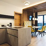 Austria 4* 피스